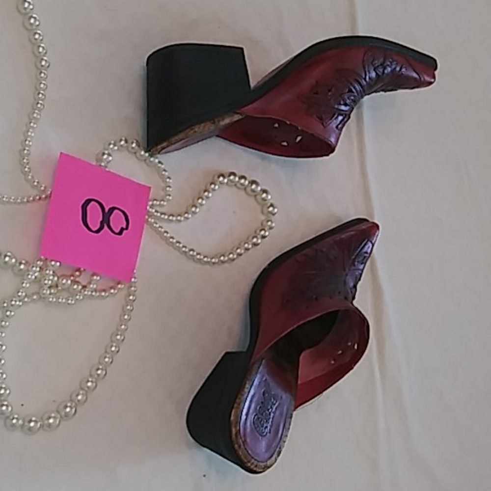 Boot - Picture 2 of 4